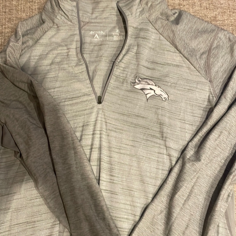 Denver Broncos XL half zip